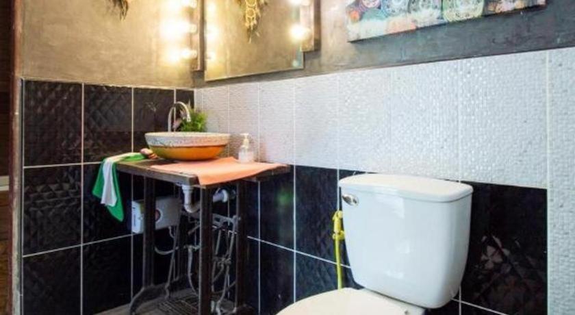 Hotel Oyo 999 Baan Pak Rom Ruen HHQ Esterno foto
